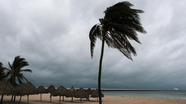 Bis nach Österreich: Hurrikan "Kirk" wird starke Unwetter bringen