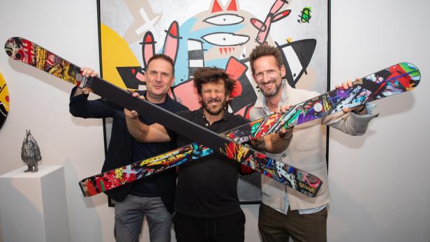 Künstler Bernd Püribauer veredelt Ski „Made in NÖ“