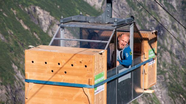 Gondelfahrt einmal anders: Für die Universum-Doku-Reihe des ORF erforschte Hermann Maier das Zillertal