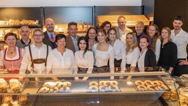 Großes Team mit großem Angebot: Die Bäckerei Moshammer bietet das Basis-Angebot, aber es gibt im &quot;Mosis&quot; auch Menüs und guten Wein