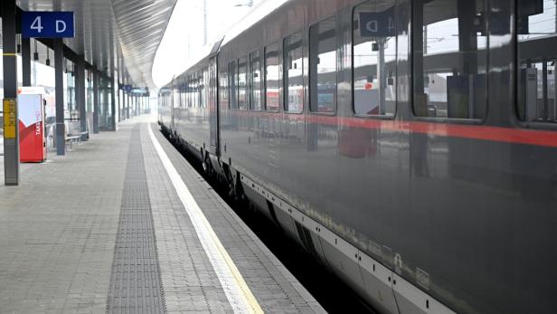 Bombendrohungen gegen Bahnhöfe: 20-jähriger Schweizer als Verdächtiger ausgeforscht