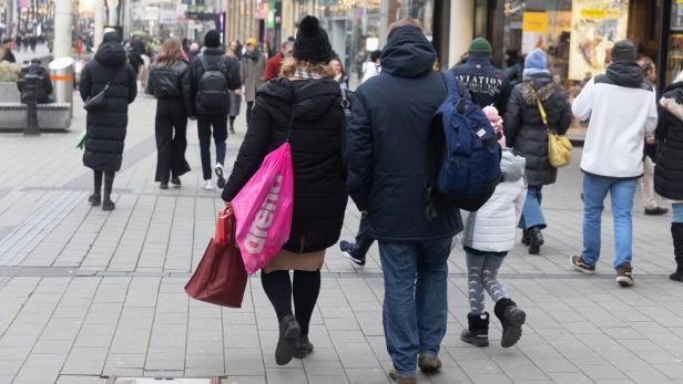 Österreicher wollen Weihnachtsgeschenke wieder im Geschäft kaufen