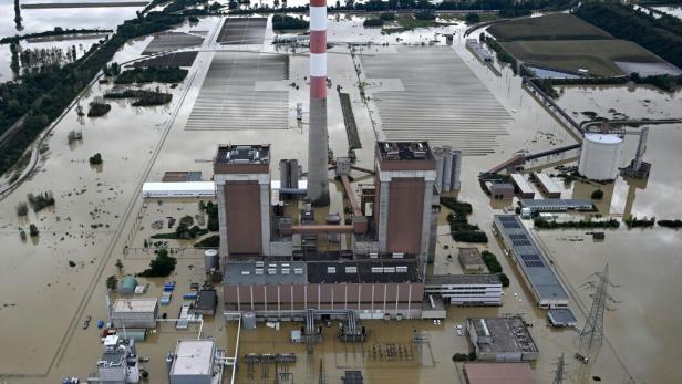 Hochwasser löst Explosionen im EVN-Sonnenkraftwerk Dürnrohr (NÖ) aus