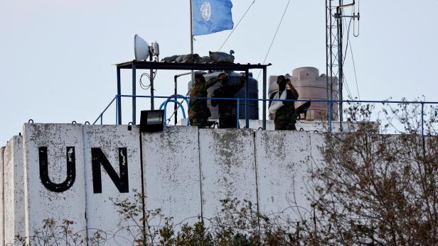 FILE PHOTO: United Nations peacekeepers (UNIFIL) look at the Lebanese-Israeli border