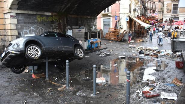 Auf Sizilien herrschte zuletzt Dürre. Nun haben Unwetter die Insel verwüstet. Im Bild: Catania