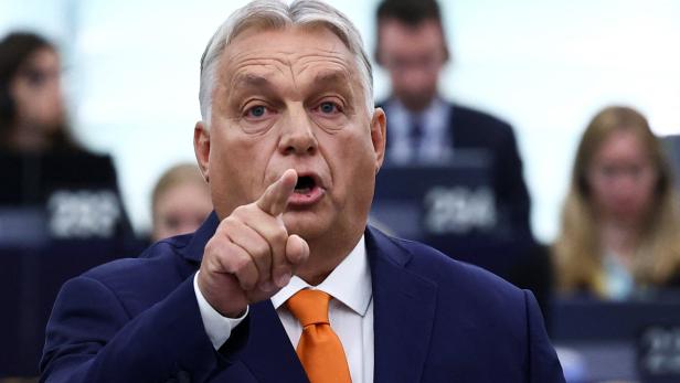 Viktor Orban zeigt mit dem Finger