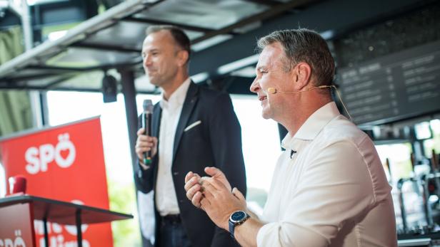 Die mit Andreas Babler (r.) in ländlichen Gebieten erzielten Nationalratswahlergebnisse sind für Bernhard Auinger (l.) „desaströs“