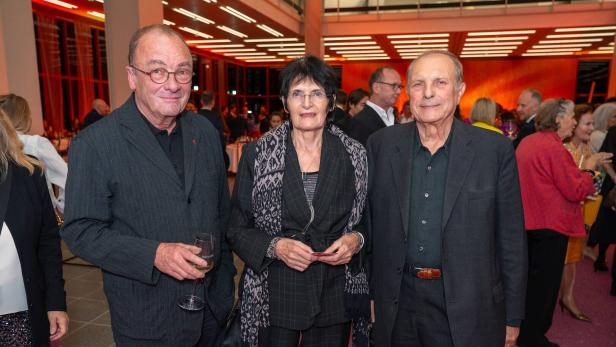 Autor Robert Menasse mit den Künstlern Renate Bertlmann und Christian Ludwig Attersee