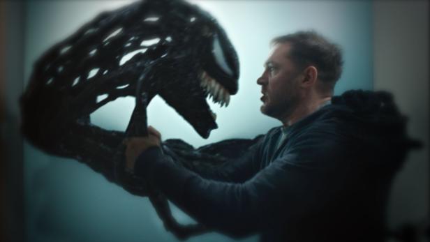 Tom Hardy in seiner Doppelrolle als Venom und dessen „Wirtskörper“ Eddie: „Venom: The Last Dance“