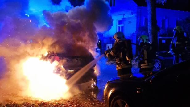 Schon wieder Autos in Flammen: Brandstifter macht St. Pölten unsicher