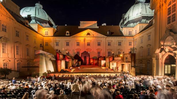 Klosterneuburg: Neo-Intendant Peter Edelmann feiert mit Tosca Einstand