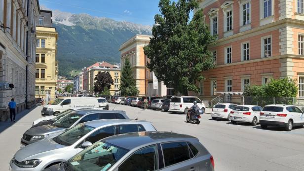 Mann drosch in Innsbruck mit Fahrradkette auf geparkte Autos ein