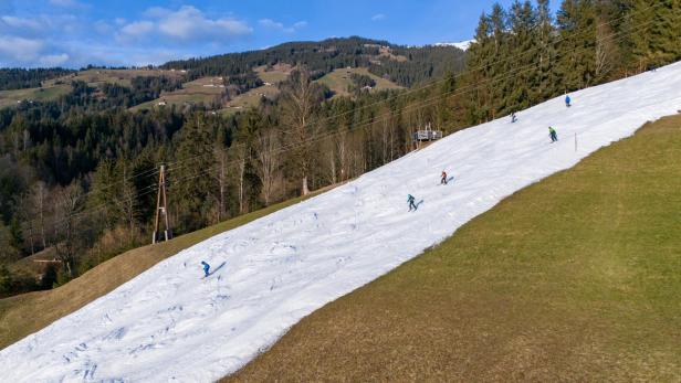 ++ THEMENBILD ++ WETTER / WINTER / SCHNEEMANGEL / SCHNEEBAND / SKIFAHREN / TOURISMUS / KLIMAWANDEL