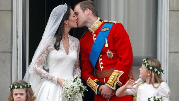 FILE PHOTO: Britain's Prince William and his wife Catherine, Duchess of Cambridge, kiss as they stand on the balcony at Buckingham Palace after their wedding in Westminster Abbey, in central London