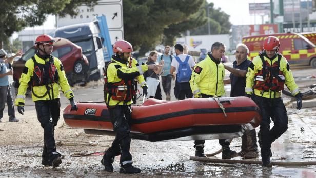 Historische Flut-Katastrophe in Spanien: Bereits über 200 Todes-Opfer