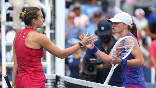 Duell um die Nummer 1: Sabalenka und Swiatek (l.)