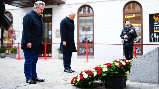 Vier Jahre Terror in Wien:  Regierungs- und Stadtspitze legten Kränze nieder