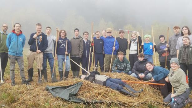 Schulprojekt schützt Iriswiese im Naturpark Jauerling-Wachau