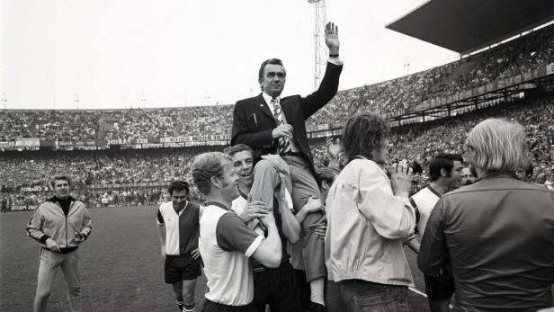 Ernst Happel gewinnt mit Feyenoord Rotterdam den Europapokal der Landesmeister