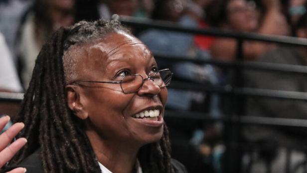 Wie Whoopi Goldberg weltweit Frauensport sichtbar machen will