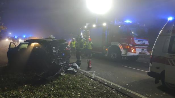 Großeinsatz bei schwerem Verkehrsunfall auf B17: Fünf Verletzte