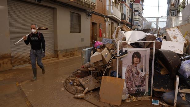 Valencia sucht weiter nach Todesopfern - und zittert vor neuen Unwettern