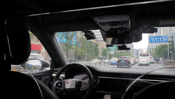 Im Robotaxi durch Wuhan: Die KI wird mit jeder Fahrt schlauer