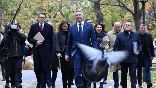 KOALITION: SONDIERUNGSGESPRÄCHE ZWISCHEN ÖVP, SPÖ UND NEOS: MAHRER / PLAKOLM / NEHAMMER / EDTSTADLER / STOCKER / WÖGINGER