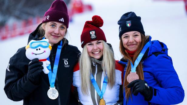 Maja Waroschitz (Mitte) stand heuer bei den Olympischen Jugendspielen im Mittelpunkt und holte drei Goldmedaillen