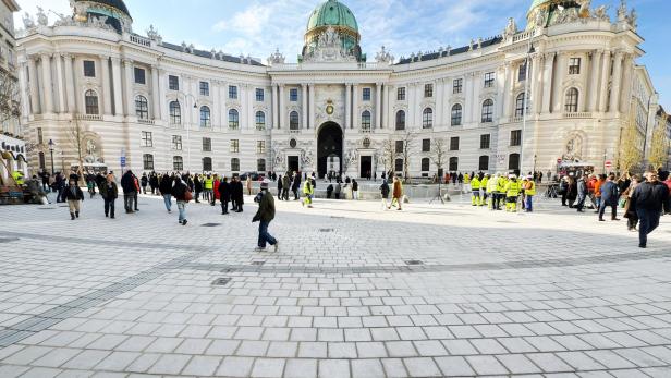 WIEN: MICHAELERPLATZ FERTIG GESTALTET