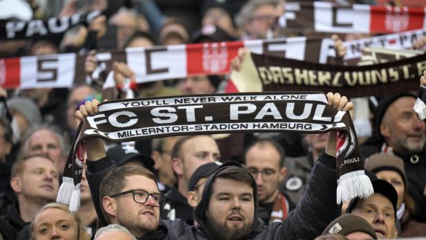 Fans des FC St. Pauli in Hamburg