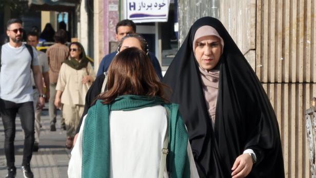 Iran: "Klinik" für Frauen geplant, die gegen Kleiderregeln verstoßen