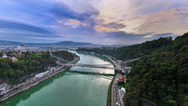 Donautalbrücke in Linz: Kostenexplosion und Sicherheitsbedenken überschatten Eröffnung