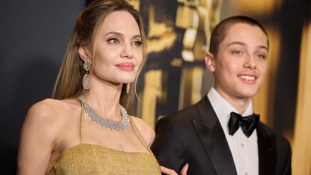 Angelina Jolie kam in Begleitung ihres Sohnes Knox