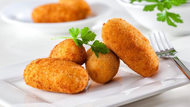 Ein Angestellter einer bekannten spanischen Supermarktkette wurde entlassen, weil er eine &quot;Croqueta&quot;, einen traditionellen Snack, gegessen hatte