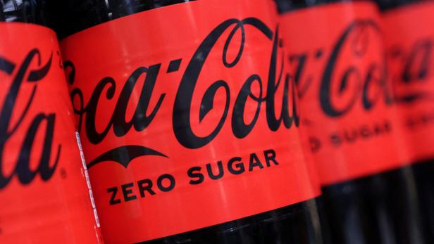 Nach Rekord-Rückruf von Coca Cola: Flaschen wieder im Handel verfügbar