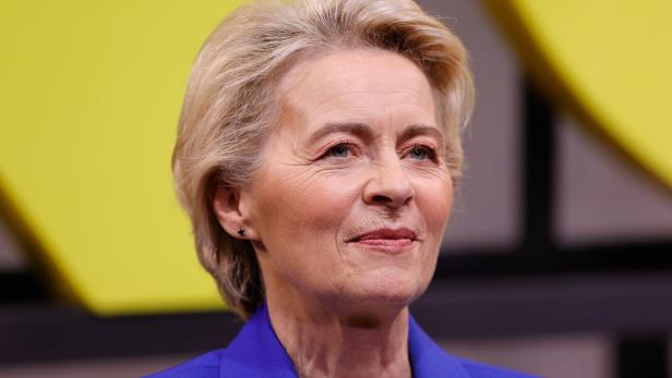 Medizinischer Notfall im Flugzeug: Ursula von der Leyen leistete Erste Hilfe