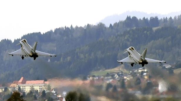 Zwei Eurofighter starten 