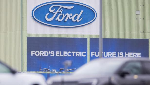 Ford Köln - Elektroauto Explorer Ford-Chef warnt: Trumps Zölle könnten der Autobranche Milliarden kosten