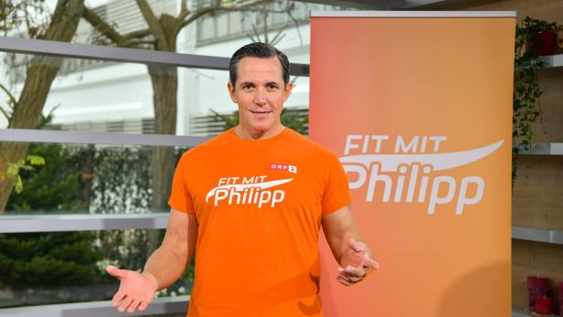 Fit mit Philipp - Auch „Fit mit Philipp“, Philipp Jelineks optimales Bewegungsprogramm für alle Altersklassen, kommt im Rahmen des ORF-Frühfernsehens ab kommender Woche jeweils ab 9.10 Uhr in ORF 2 aus dem neuen Studio.„Fit mit Philipp“ bewegt Österreich! Das tägliche Fitnessprogramm für wirklich alle! Ohne Kraftmaschinen und Firlefanz – hier geht es nur um Ihren Körper und damit um Ihre Gesundheit. Und mit Philipp macht es auch noch richtig viel Spaß! - Im Bild: Fitness mit dem „Vorturner der Nation“ Philipp Jelinek. Foto: ORF/Thomas Ramstorfer. Veröffentlichung honorarfrei nur für redaktionelle Berichterstattung in Sendungszusammenhang und mit Copyrightangabe. Kontakt: foto@orf.at