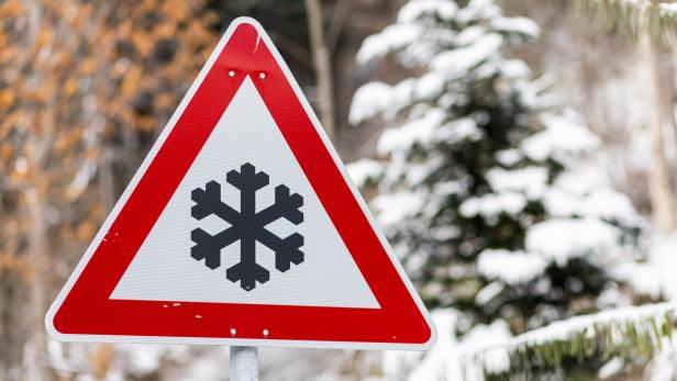 Dichter Schneefall ließ Autofahrer am Arlberg stranden