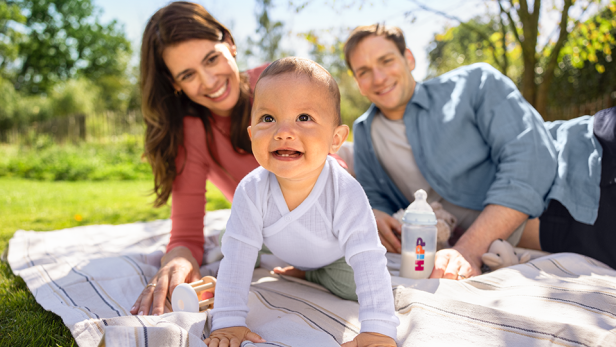 Hochwertige Bio-Folgemilch fördert ein zufriedenes Bauchgefühl bei Babys