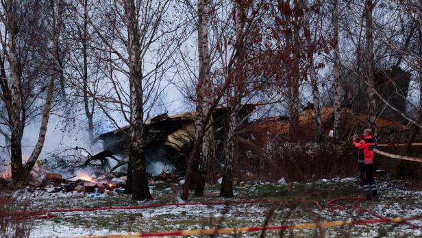 Litauen: Flugzeug stürzt auf Wohngebäude