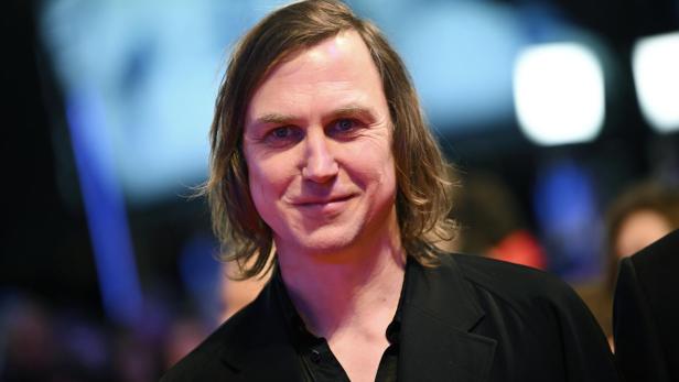 ABD0227_20240224 - BERLIN - DEUTSCHLAND: 24.02.2024, Berlin: Schauspieler Lars Eidinger geht über den Roten Teppich zur Preisverleihung bei der Abschlussgala im Berlinale Palast. Die 74. Internationalen Filmfestspiele Berlin finden vom 15. bis 25.02.2024 statt. Foto: Britta Pedersen/dpa +++ dpa-Bildfunk +++. - FOTO: APA/dpa/Britta Pedersen Lars Eidinger trat in Wien auf.APA/dpa/Britta Pedersen