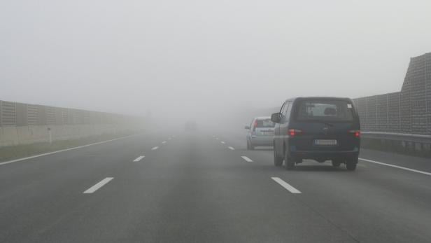 Unterwegs in der dunklen Jahreszeit: Tipps für Fahrten im Nebel