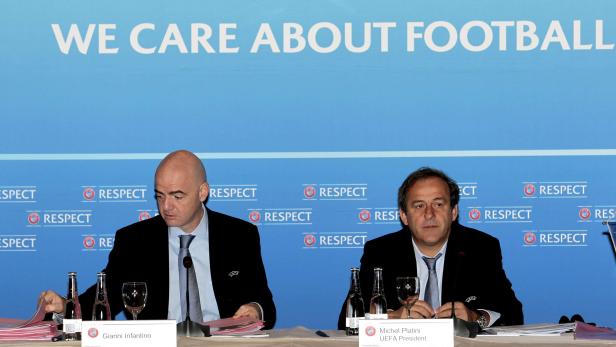 UEFA-Generalsekretär Gianni Infantino (li.) will &quot;in die Termine von Freundschaftsspielen mehr Struktur bringen&quot;.