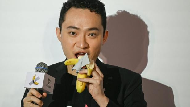 Investor Justin Sun verspeist Millionen-Banane - und kauft 100.000 weitere Früchte