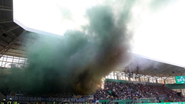 79 Verletzte nach Fan-Ausschreitungen bei Regionalliga-Match