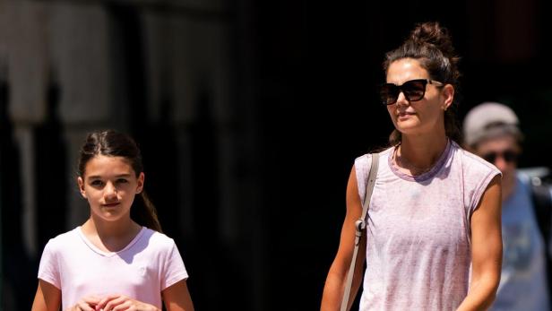 Suri Cruise über Nacht Millionärin geworden? Das sagt Mama Katie Holmes