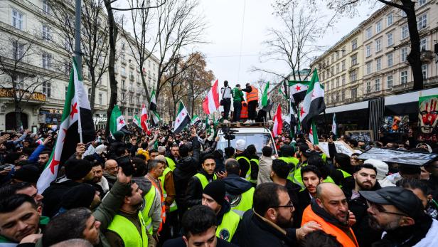 30.000 Syrer feiern in Wien: Versammlung war legal, 50 Anzeigen